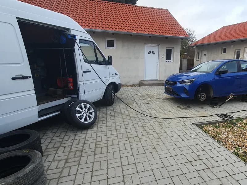 Mobile tyre service at work