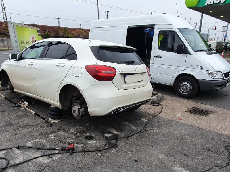 Wheel change on the motorway