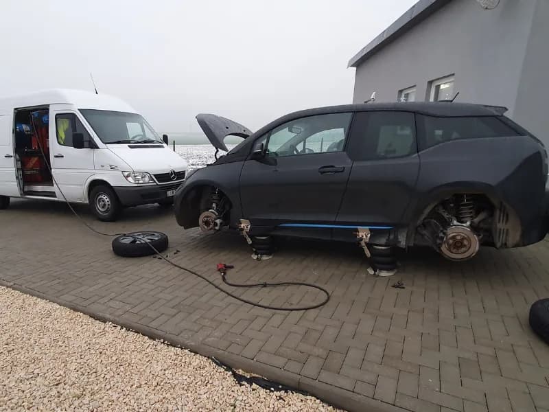 Professional tyre fitting